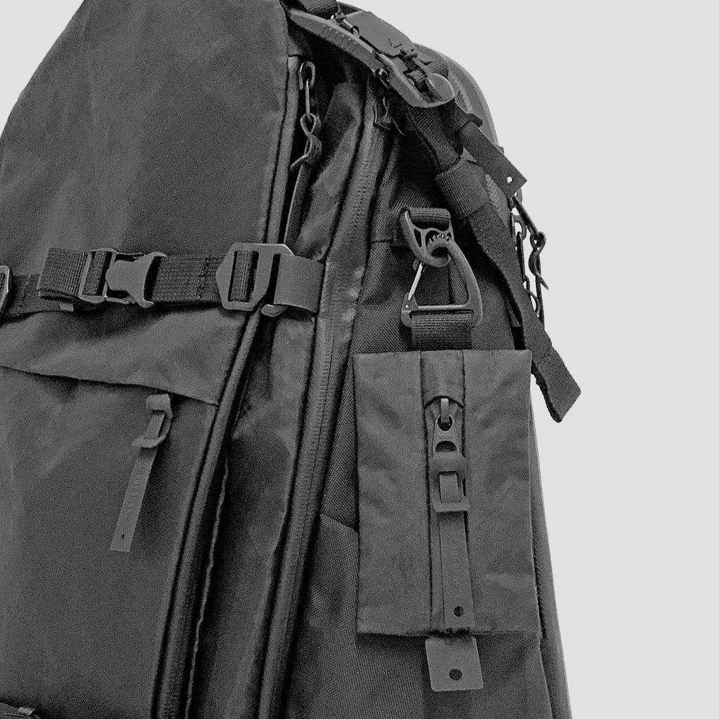 Code of Bell Annex Zip L - Zipper Case